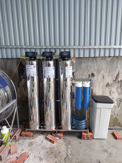Hệ thống lọc tổng lọc nước đầu nguồn FAMY-LT02CI cột inox