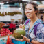 Nước dừa có tính kiềm hay axit? Có nên uống nước dừa hàng ngày?